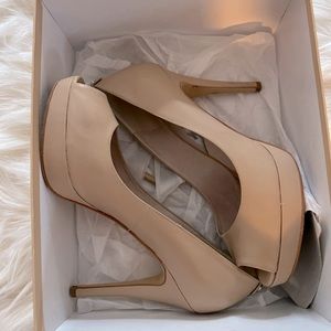 Michael Kors nude pumps size 7